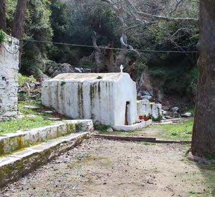 Το μνημείο απέχει από τον αμαξιτό δρόμο περίπου 100 μέτρα κι συνδέεται με αυτόν με ένα μονοπάτι.