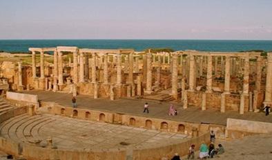 Κάποιες φορές μεγαλύτερο αριθμό μόνο ορθογωνικών κογχών (Leptis Magna Λιβύης, με ορισμένα αγάλματα στις καμαροσκεπείς κόγχες). Leptis Magna, Λιβύης. (followilia.