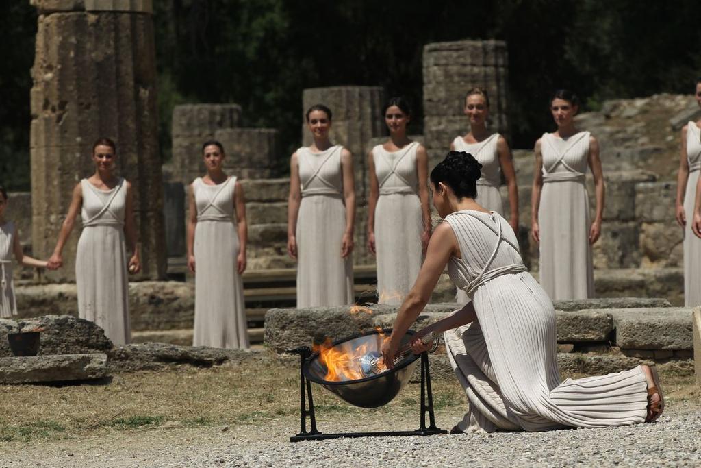 Μάλιστα οι Ναζιστές δε συγχώρησαν τη φιλία αυτή. Έστειλαν τον Λονγκ στην πρώτη γραμμή της μάχης, με αποτέλεσμα να σκοτωθεί στις 14 Ιουλίου 1943 στην Ιταλία.