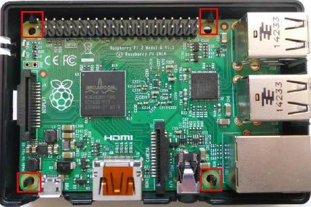 Εικόνα 36 Είσοδος SD στο Raspberry Pi Για να αφαιρέσουμε την SD, την ξαναπατάμε προς τα μέσα, για να ξεκλειδώσει.