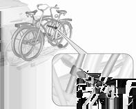 Να περιστρέφετε πάντοτε τα πεντάλ στην κατάλληλη θέση πριν την τοποθέτηση του ποδηλάτου. 3. Τοποθετήστε τα ποδήλατα στο σύστημα πίσω φορέα, ευθυγραμμίζοντας εναλλάξ προς τα αριστερά και προς τα δεξιά.