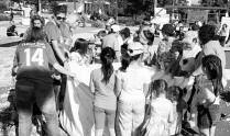 com/gr_el/, στης 19 & 20 ΜΑΙΟΥ 2017 από της 10 το πρωί έως της 8 το βράδυ ήταν στην Πλατεία Δημαρχείου στο Χαϊδάρι & έφτιαξαν το μεγαλύτερο μαξιλάρι αγάπης Η προσέλευση του κόσμου ξεπέρασε κάθε