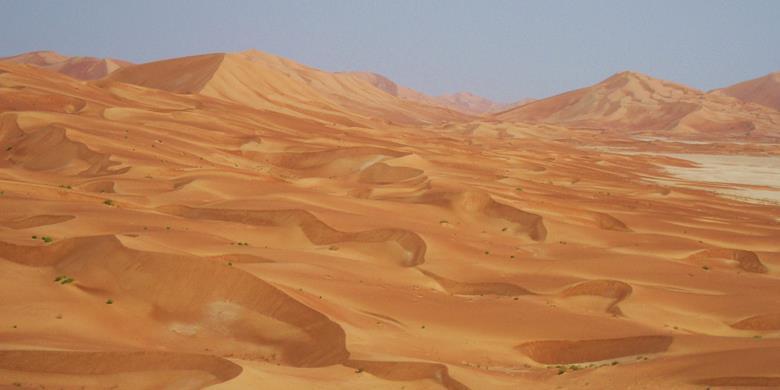 Η χαμένη "Ατλαντίδα της Ερήμου" - Η θαμμένη πόλη Ουμπάρ Μόλις στις αρχές της δεκαετίας του 90 ένας Βρετανός αρχαιολόγος ανακάλυψε στην περιοχή του νοτίου Ομάν τα ερείπια μιας