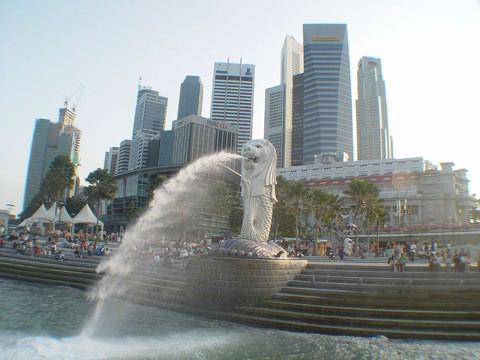 ΤΑΞΙΔΙ ΣΤΗ ΣΙΓΚΑΠΟΥΡΗ Πριν αρκετά χρόνια, είχα την τύχη να επισκεφτώ με την οικογένειά μου τη Σιγκαπούρη, την πόλη-κράτος της Νοτιοανατολικής Ασίας.