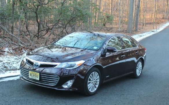 7.1.1.4. Toyota Avalon Hybrid Εικόνα 17 Toyota Avalon Hybrid Το συγκεκριμένο μοντέλο διαθέτει ένα 4-κύλινδρο υβριδικό σύστημα, με έναν κινητήρα κύκλου Atkinson 2,5 λίτρων με 156 ίππους στις 5.700σ.α.λ., και ροπή 212Nm στις 4.