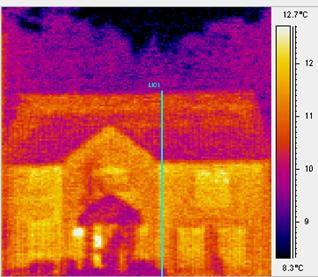 Θερμογράφημα μίας κρεμαστής γέφυρας κι ενός σπιτιού 3)Σε συστήματα στέγασης Εντοπισμός πιθανών διαρροών στις στέγες των σπιτιών,