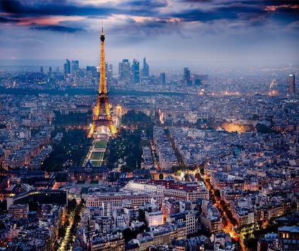 Το Παρίσι γνωστό και ως η Πόλη του φωτός, από τότε που εφοδιάστηκαν οι κύριες λεωφόροι του με φανούς γκαζιού το 1828, είναι η πρωτεύουσα της Γαλλίας και της περιφέρειας Ιλ ντε Φρανς και μία από τις