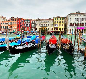 Η Βενετία είναι φημισμένη για την ομορφιά της τοποθεσίας της, την αρχιτεκτονική της και