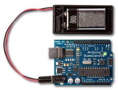 2.5.1 τροφοδοσία Arduino με μπαταριά 9v Δίπλα από τα pin αναλογικής εισόδου, υπάρχει μια ακόμα συστοιχία από 6 pin με την σήμανση POWER.