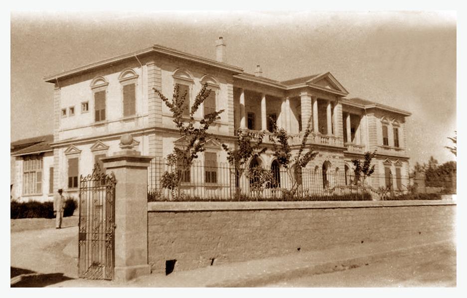 Έτσι η Κυβέρνηση αποφάσισε να ανεγείρει νέο νοσοκομείο στην οδό Βικτωρίας (σήμερα Λεοντίου Α ) γύρω στα 1953 όπου και ο Άγγλος Κυβερνήτης κατάθεσε το θεμέλιο λίθο.