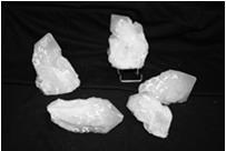 PAMETNI MATERIJALI PIEZOELEKTRIČNI MATERIJALI Piezoelektrične i feroelektrične keramike: barijev titanat (BaTiO3), olovni titanat (PbTiO3), olovni cirkonattitanat (PbZrO3PbTiO3, skraćeno PZT), olovni