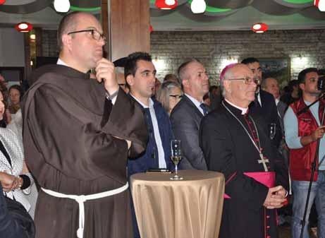 Morën pjesë Presiden i Miqësisë Shqipëri-Austri, Profesor Doktor Mahir Ho, deputet, përfaqësues të autoriteteve vendore të Bashkise Shkoder, të Qarkun Shkodër, Monsinjor Angelo Massafro, Mjeshtri