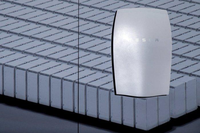 Εικόνα 41: Η μπαταρία της Tesla Powerwell Το μικρό μέγεθος, η υψηλή απόδοση και ο «πράσινος» χαρακτήρας των νέων αυτών μπαταριών, αναμένεται, σύμφωνα με την εταιρεία, να αλλάξουν τον τρόπο με τον