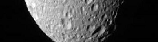 Ο µεγάλος αυτός κρατήρας, που φτάνει το /3 σχεδόν της διαµέτρου του δορυφόρου, ονοµάστηκε Χέρσελ, ενώ τα τείχη του φτάνουν σε ύψος 5 χιλιοµέτρων, αν και ορισµένες περιοχές στον πυθµένα του έχουν