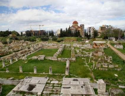 Κάθε χρόνο παρουσιάζει δεκάδες καλλιτεχνικές εκδηλώσεις, όπως μουσική, χορό, κινηματογράφο, θέατρο και παραστατικές τέχνες, εικαστικά και εφαρμοσμένες τέχνες, εκπαιδευτικά προγράμματα για παιδιά,