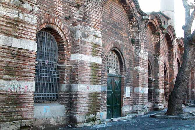 Сл.7. Манастир Пантократор (Зејрек џамија), западна фасада, изглед улаза, фото: Ј.С.Ћирић 28 C. Mango, The Chalkoprateia Annunciation and the Pre-Eternal Logos, Deltion 17 (1994), 165. 29 E.