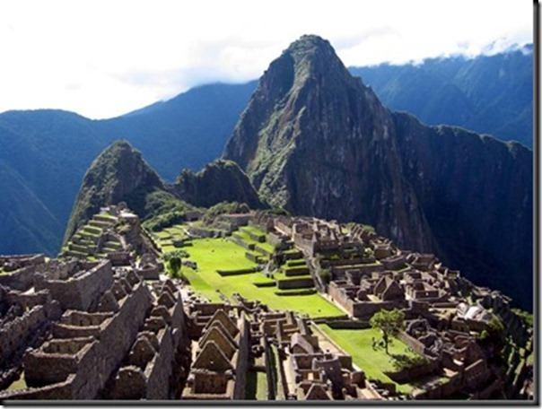 ΕΙΣΑΓΩΓΗ Η αρχαία πόλη Μάτσου Πίτσου που βρίσκεται στο νότιο Περού είναι το αντιπροσωπευτικότερο δείγμα του πολιτισμού των Ίνκας, που χάθηκε με απότομο τρόπο και που η εξέλιξη του ήταν και θα