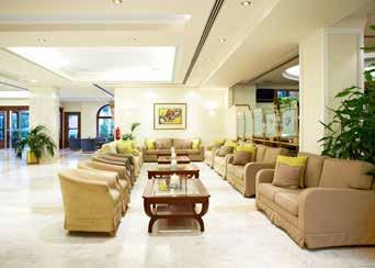 Το Negroponte Resort διαθέτει 100 δωμάτια Deluxe και Σουίτες, το καθένα με ιδιωτικό μπαλκόνι ή βεράντα και επιπλέον Internet, δορυφορική TV, μίνι μπαρ, μπουρνούζια,