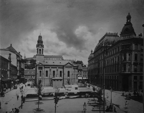 * Herman Bollé i zagrebačka Preobraženska crkva Sl. 17. Preradovićev trg s pra vo slav nom cr kvom u pr voj po lo vi ni 20. stoljeća; ASPCOZ osno vi ovo ga troškovnika, 18.