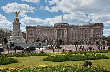 BUCKINGHAM PALACE Βρίσκονται κοντά στο Σαιντ Τζέιμς Παρκ στο Λονδίνο.