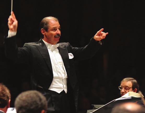 ENRIQUE BARRIOS διευθυντής ορχήστρας Κοινό και ορχήστρες σε όλο τον κόσμο εκφράζουν μεγάλη εκτίμηση για το έργο του και την επιτυχημένη και ανοδική πορεία του.