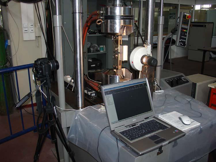 4.2.3. Περιγραφή της Πειραματικής Διάταξης Όλες οι απαραίτητες δοκιμές εφελκυσμού πραγματοποιήθηκαν στην πειραματική μηχανή εφελκυσμού MTS του Εργαστηρίου Ναυπηγικής Τεχνολογίας.
