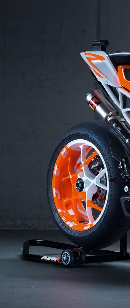 cover story EICMA 2012 ktm 1290 SUPER DUKE R Καθώς η οικογένεια του Δουκάτου διευρύνεται διαρκώς, από τα 125 ως τα 990 cc, η ΚΤΜ μας δίνει μια πρόγευση της επόμενης χρονιάς με το πρωτότυπο του νέου