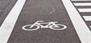 100 100 مسیرهای یا )Bicycle Lane( دوچرخه ویژه ی خط نیمه انحصاری ایجاد و کم دوچرخه تردد حجم که شرایطی در مسیرها این از باشد مواجه مکانی محدودیت با راه دوچرخه موازات به و مجاورت در مسیرها نوع این می
