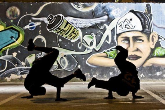 ΧΟΡΟΣ ΚΑΙ ΝΕΟΙ Η κουλτούρα του Hip-Hop περιλαμβάνει εκτός από το χορό (Breakdance και μουσική ραπ) και τα γκράφιτι.