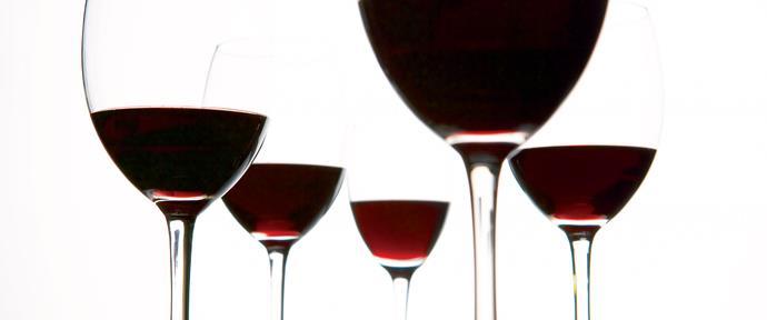 Οι Κατηγορίες των οίνων Οι ελληνικοί οίνοι διακρίνονται σε: οίνους Προστατευόμενης Ονομασίας Προέλευσης (Π.Ο.Π.) οίνους Προστατευόμενης Γεωγραφικής Ένδειξης (Π.