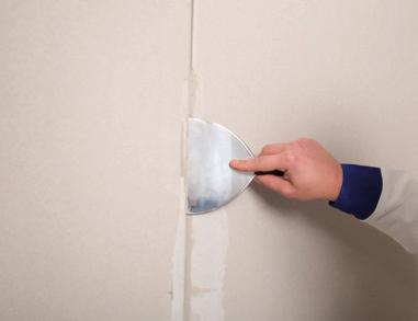 hranami. Oprava povrchov stien a stropov odporúča sa na sádrové podklady, na miestne opravy povrchov sádrových omietok, stierok alebo sadrokartónových dosák.