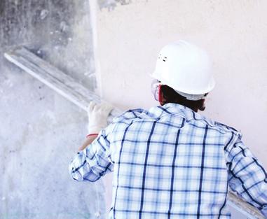 Údržbárske a opravárenské práce - spracovanie zárubne počas montáže alebo výmeny okien, dverí a parapetní, ako aj doplnenie väčších úbytkov (do 3 cm hĺbky) a vyplnenie brázd na stenách a stropoch.
