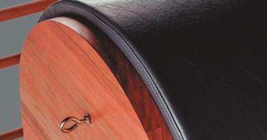 L ADDER BARREL Tο πλευρικό µέρος είναι κατασκευασµένο από υψηλής ποιότητας ξύλο και η βάση από χάλυβα, εξασφαλίζοντας περισσότερη αντοχή και σταθερότητα.