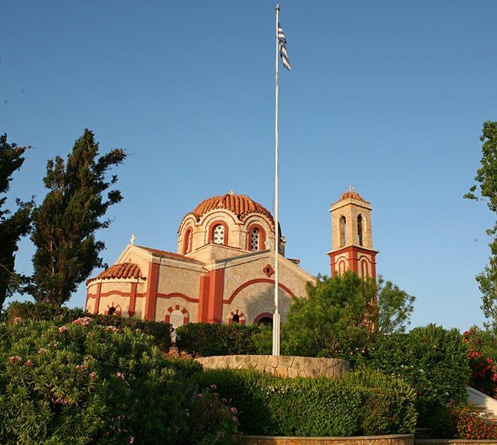 Μουσείο & Εκκλησία Αγίου Γεωργίου Η ακτή της Αλυκής στη Χλώρακα στην περίοδο του Κυπριακού απελευθερωτικού αγώνα 1955-1959 ήταν μια απόμακρη ερημική ακτή, γι' αυτό επιλέγηκε ως ο τόπος για τη μυστική