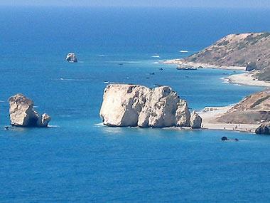 Η πέτρα του Ρωμιού Η Κύπρος είναι γνωστή ως το νησί της ο- μορφιάς.