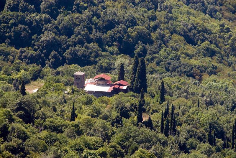 ΣΚΗΤΗ ΑΓΙΟΥ ΔΗΜΗΤΡΙΟΥ Σκήτη Αγίου Δημητρίου είναι κτισμένη σε μορφή οικισμού και σε απόσταση μίας ώρας περίπου από την Ι.Μ.Μονή Βατοπεδίου, στην οποία και ανήκει.