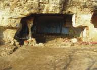 Εικ. 2. Σπήλαιο ΥΒ1. Εικ. 3. Σπήλαιο ΥΒ4. 250 Ανδρόνικο Β, ο πρώτος εκτοπίζει τον Θεόδωρο Μετοχίτη σε μία από τις μονές του Διδυμοτείχου.