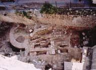 Δήμος Μεσσαπίων Στο κτήμα Δαφνώντα (2006) αποκαλύφθηκαν τμήμα μεσοβυζαντινού συγκροτήματος και δύο παλαιοχριστιανικοί τάφοι.