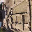 Παπαγεωργίου στην παραλία Λιβανατών, του Δήμου Δαφνουσίων, κοντά στο νεότερο ναό της Αγίας Κυριακής, όπου εντοπίστηκαν οικοδομικά λείψανα παλαιοχριστιανικών χρόνων.