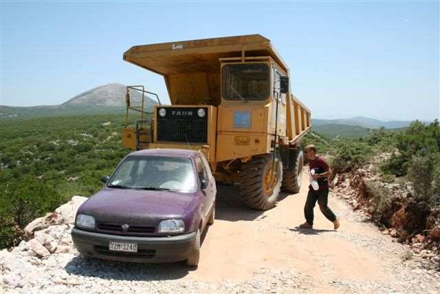 ... ή βιομηχανικής κλίμακας αιολικά πάρκα, τα οποία προωθούνται εσκεμμένα σε περιοχές που έχουν