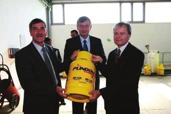 Prvo jeklenko Plindom je ob svojem obisku na slovesnosti s polnilnega vretena prevzel predsednik države dr. Danilo Türk.