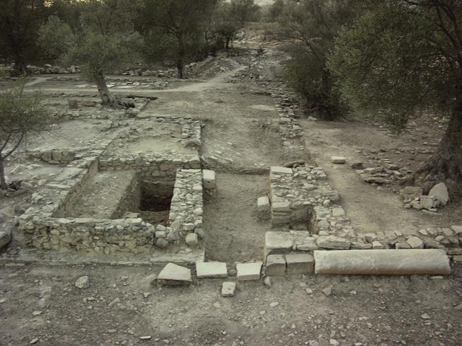 Ο ίδιος ο τάφος εμφανίζεται να έχει επαναχρησιμοποιηθεί, πιθανώς την περίοδο ανάμεσα στο 618 και το 670.