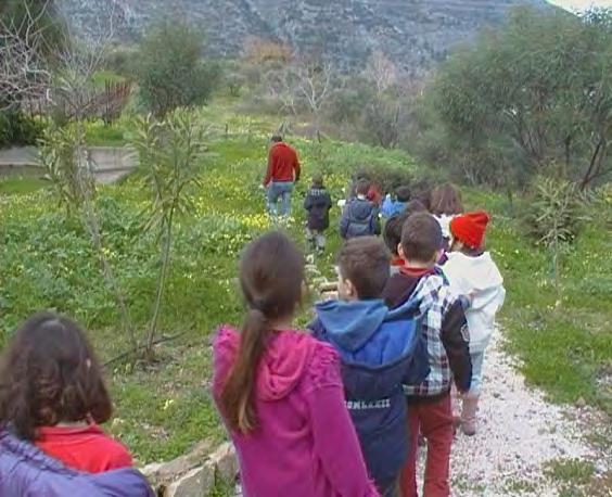 Στον βοτανόκηπο του Κ.Π.Ε. Αρχανών γνωρίζουμε χρώματα και αρώματα του τόπου μας Δραστηριότητα 3 η Φτιάχνουμε το ΑΛΦΑΒΗΤΑΡΙ ΤΩΝ ΒΟΤΑΝΩΝ.