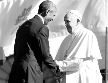 Ο Αμερικανός Πρόεδρος καλωσόρισε τον Πάπα, δηλώνοντας ότι είναι μεγάλη του τιμή να τον υποδέχεται στον Λευκό Οίκο, κάνοντας ειδικό λόγο για την γενναιοδωρία του.
