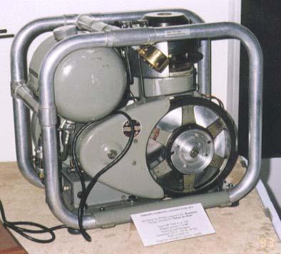 Slika 8: Philipsov radio prijemnik 1958 Roelf Jan Meijer - (Philips Research Laboratories) - suvremeni Stirling motor Umjesto savijene radne osovine Meijer je primijenio tzv.