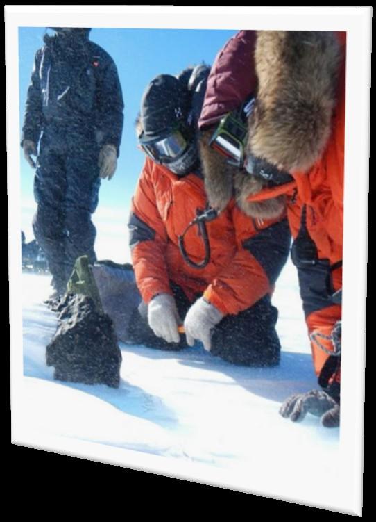Μετεωρίτες στην Ανταρκτική Σπάνια βλέπουμε μετεωρίτες να πέφτουν, αλλά μπορούμε να βρούμε μετεωρίτες που έπεσαν στην γη πριν πολύ καιρό.