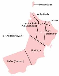 Το Οµάν διακρίνεται σε 3 κυβερνεία (muhafazah) και σε 5 διαµερίσµατα (mintaqat), τα οποία µε τη σειρά τους υποχωρίζονται σε επαρχίες (wilayat).