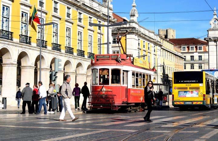 gl/vjlhqe) Λυκείων από τα σχολεία της Μεταμόρφωσης, Χολαργού, Βριλησσίων, Γαλατσίου, Πεύκης, Μαρκόπουλου, Αμαρουσίου και Νέας Ιωνίας συνεχίζονται με αμείωτους ρυθμούς και εξαιρετική ανταπόκριση οι