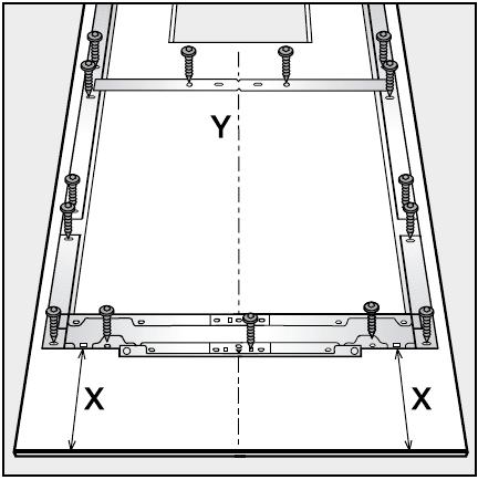 Εντοιχισμός Στερεώνετε το πλαίσιο συναρμολόγησης ψηλά στην πόρτα επίπλου με 6 τουλάχιστον βίδες: Μαρκάρετε την απόσταση X στην ε- σωτερική πλευρά της πόρτας επίπλου.