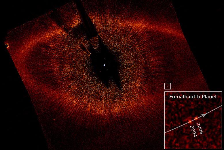 Spitzer au revelat prezenţa unor elemente grele precum magneziu şi calciu. Se presupune că provin de la asteroizi care s-au apropiat de stele datorită influenţei gravitaţionale a unor planete masive.